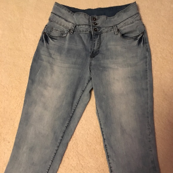 Capri’s - Picture 1 of 4